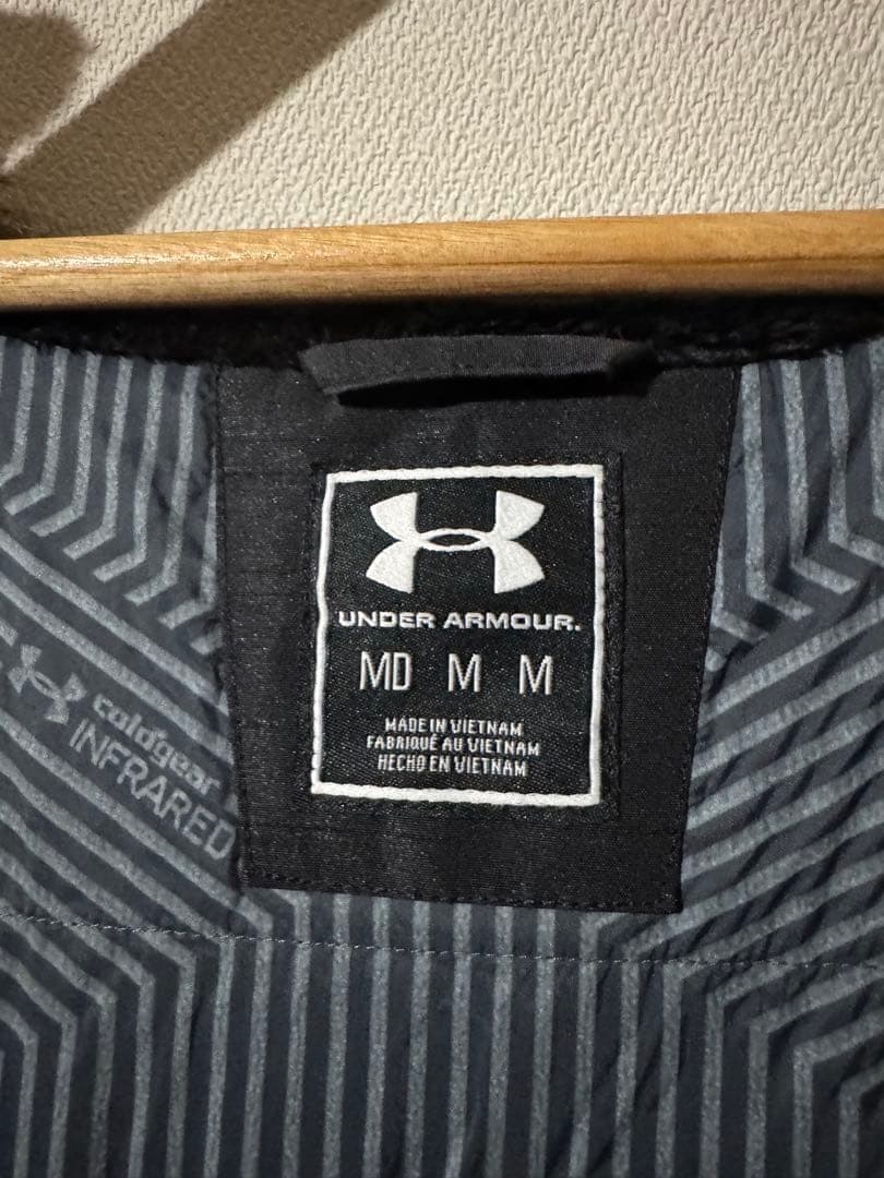 【値下げ】UNDER ARMOR スノボウェア ダウンジャケット ブラック