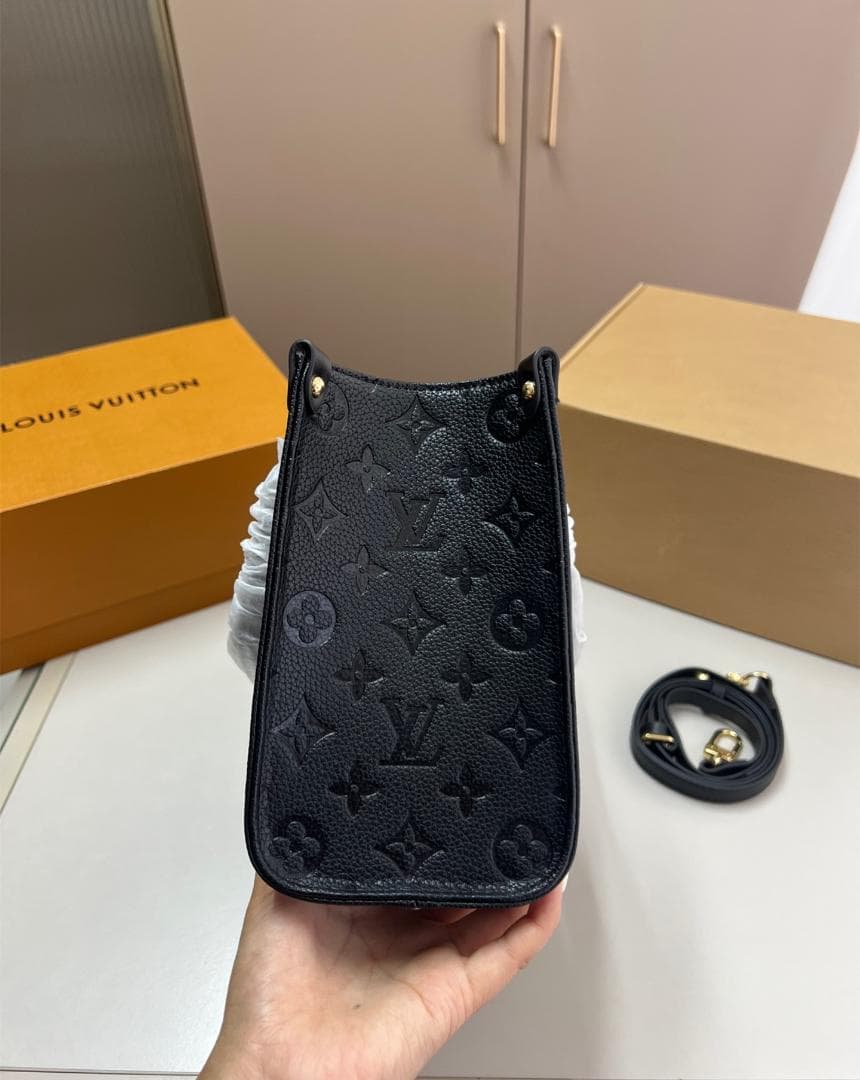ルイヴィトン 黒のハンドバッグ 25cm