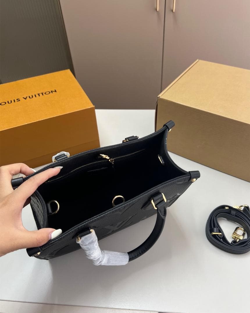 ルイヴィトン 黒のハンドバッグ 25cm