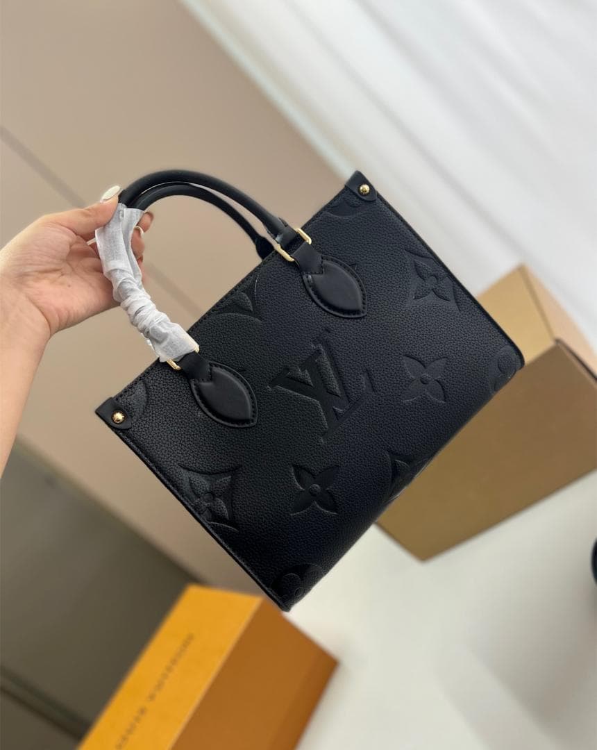 ルイヴィトン 黒のハンドバッグ 25cm