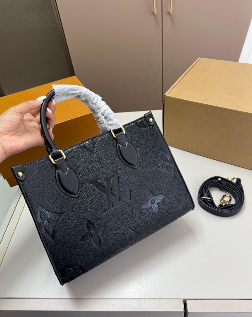 ルイヴィトン 黒のハンドバッグ 25cm