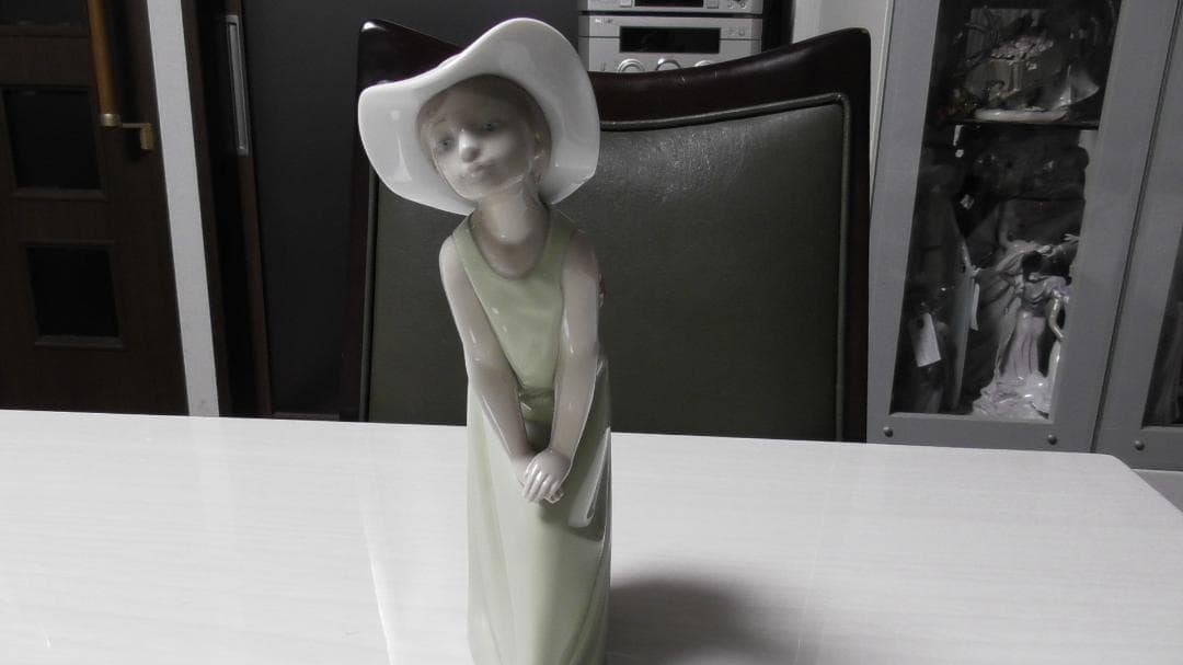 LLADRO　リヤドロ　【若草色の少女(鏡の前で)】4　リアドロ　Ｌ336