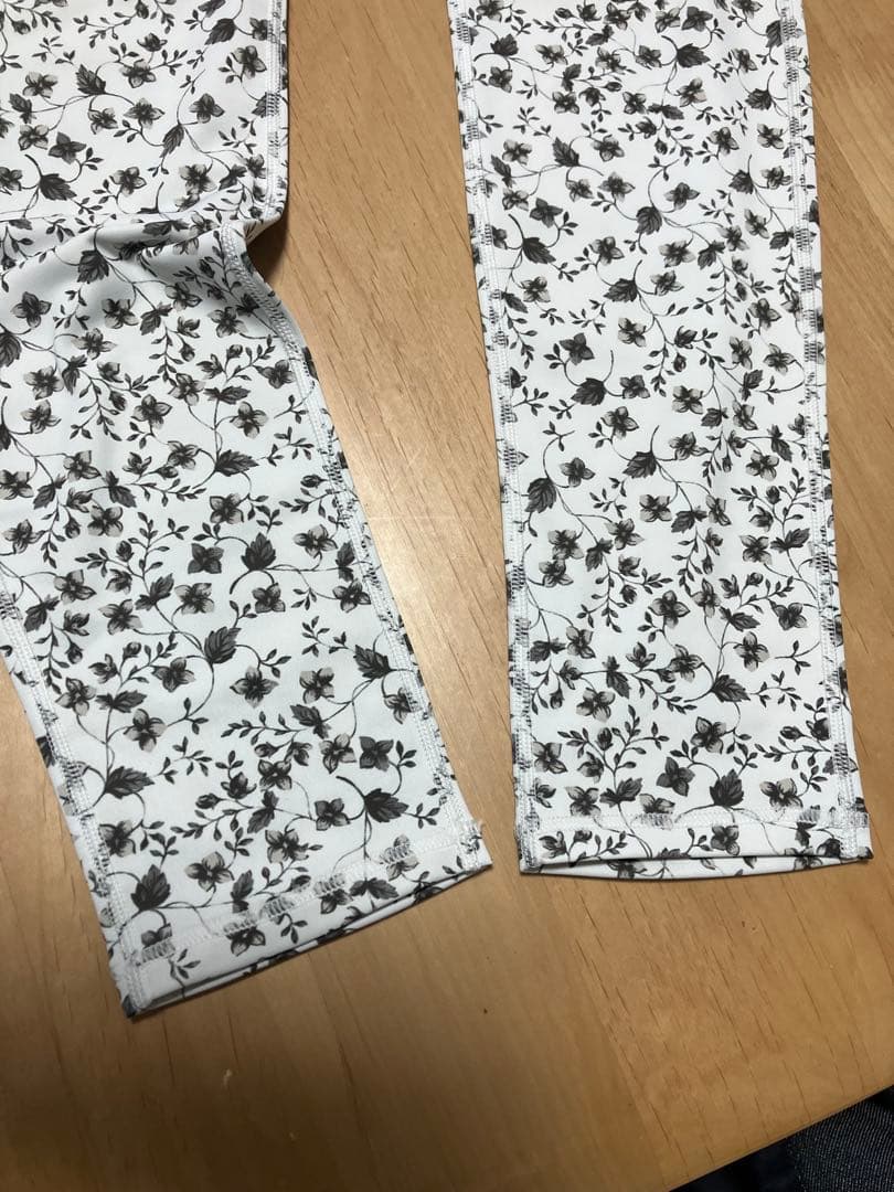 emmi yoga フラワープリント 上下　セットアップ