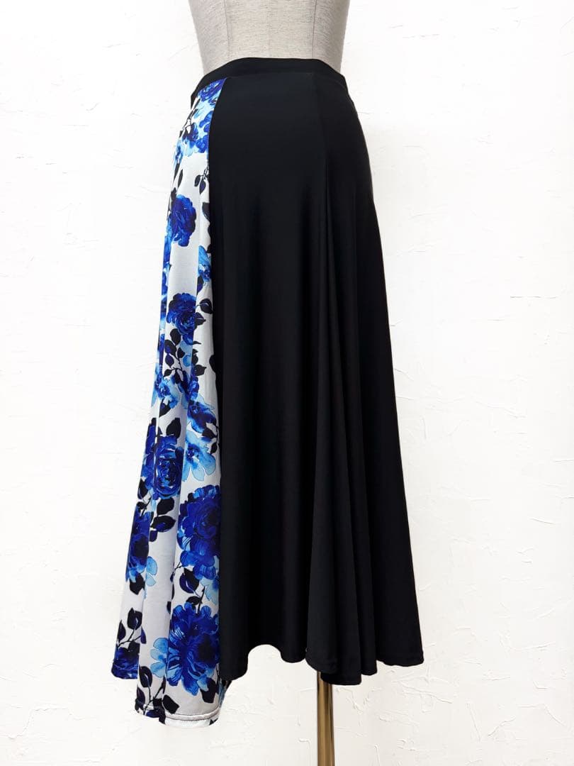 【アクセント】新品　切替えブルー花柄ロングスカート　黒　b901