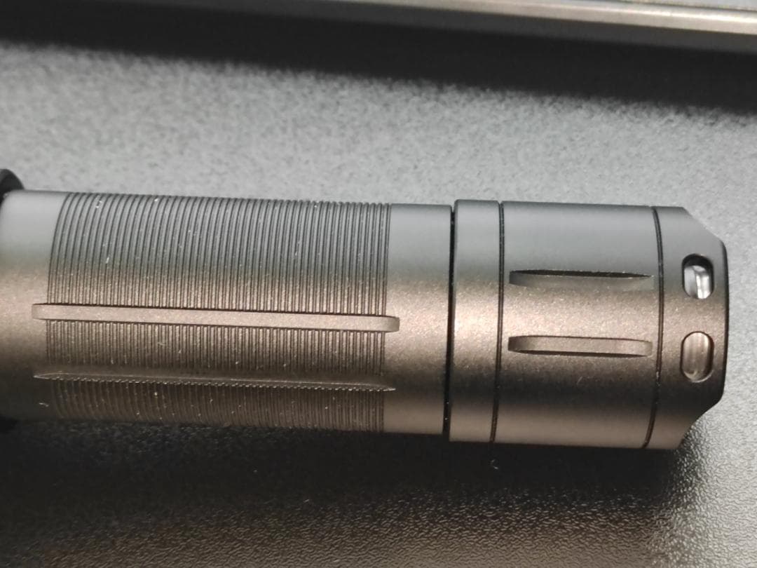 コンボイ M21C XHP70.2 懐中電灯 CONVOY