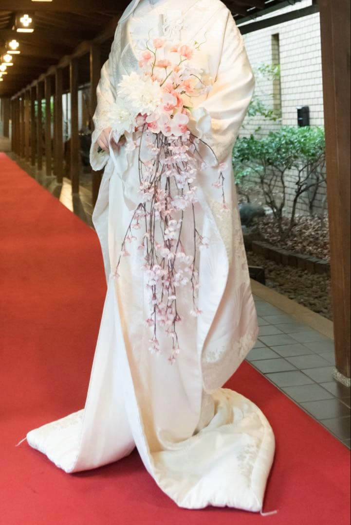 枝垂桜と胡蝶蘭のウェディングブーケ