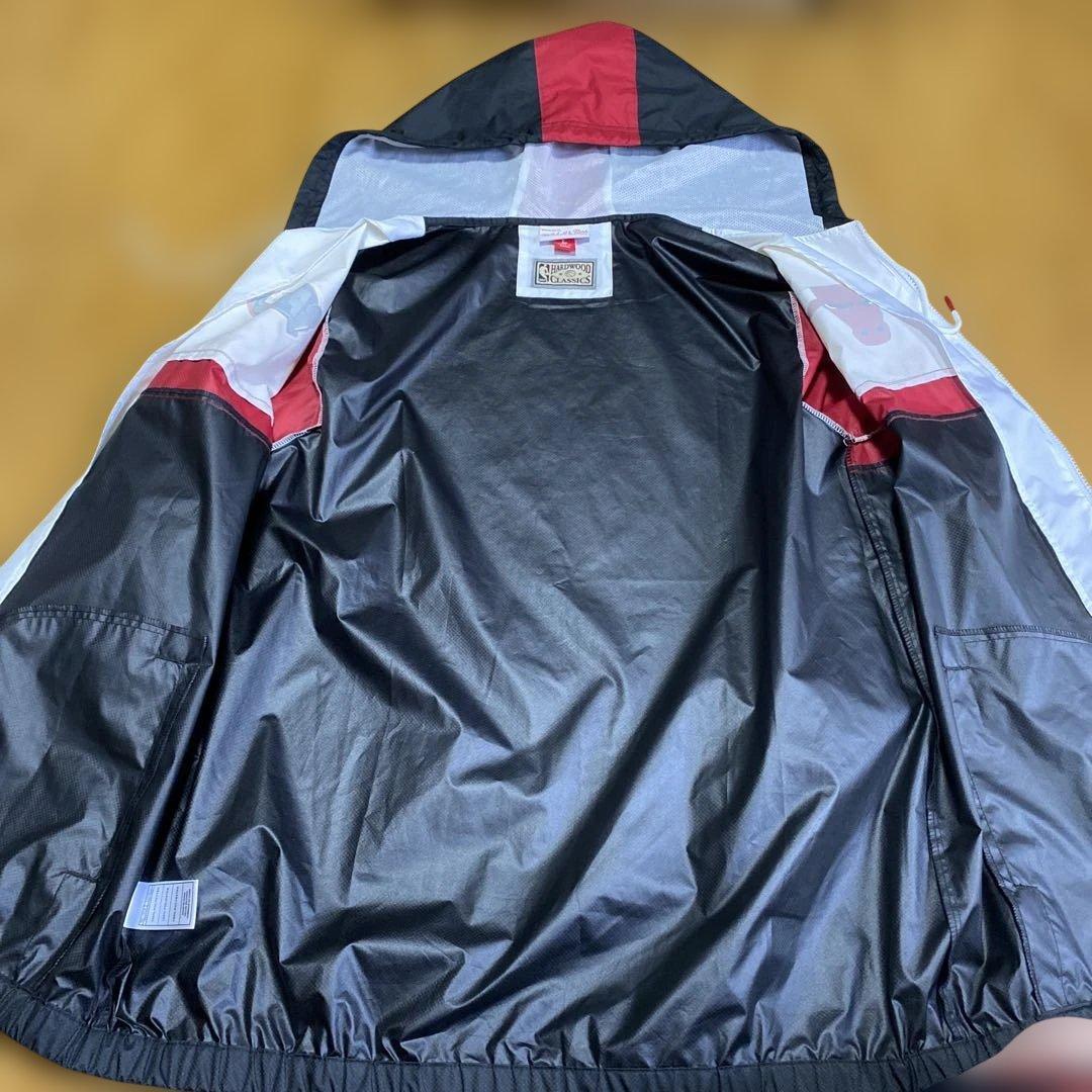 MITCHELL & NESSシカゴブルズ ナイロンパーカージャケット