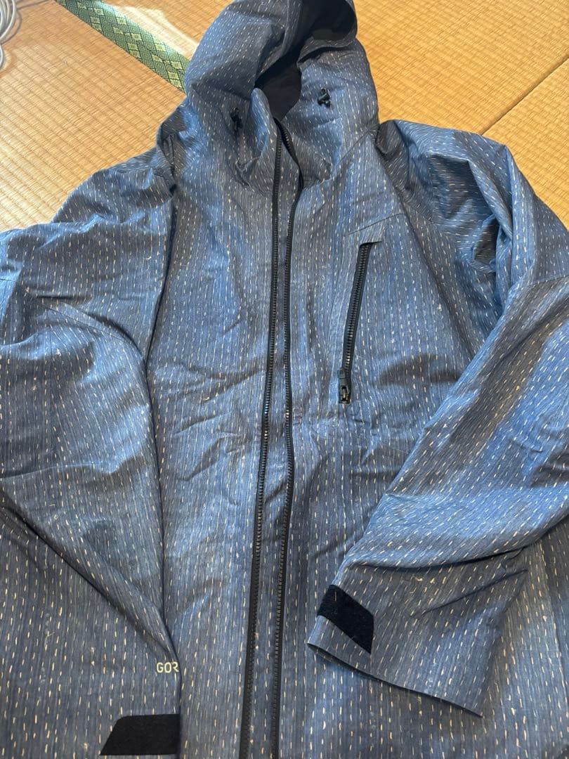 burton ak GORE-TEX Lサイズ上下　小物色々