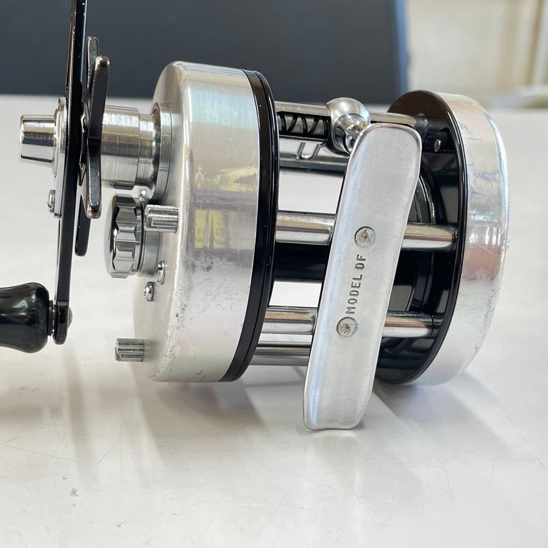 PFLUEGER 2800 ②