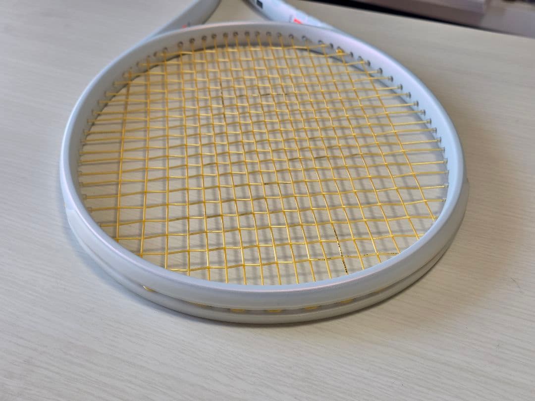 美品Wilson SHIFT 99 PRO V1 G2ガット張り上げ済