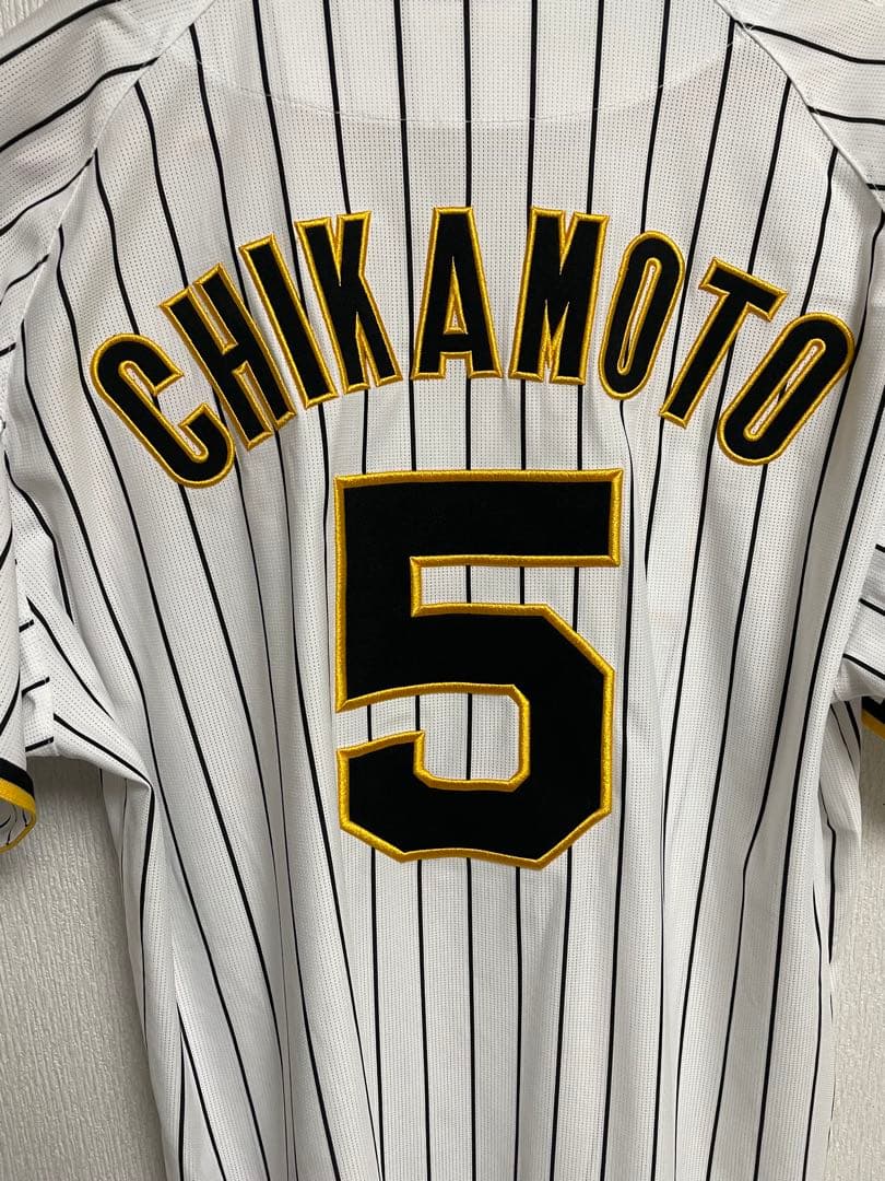 阪神タイガース 近本5 ユニフォームと帽子セット