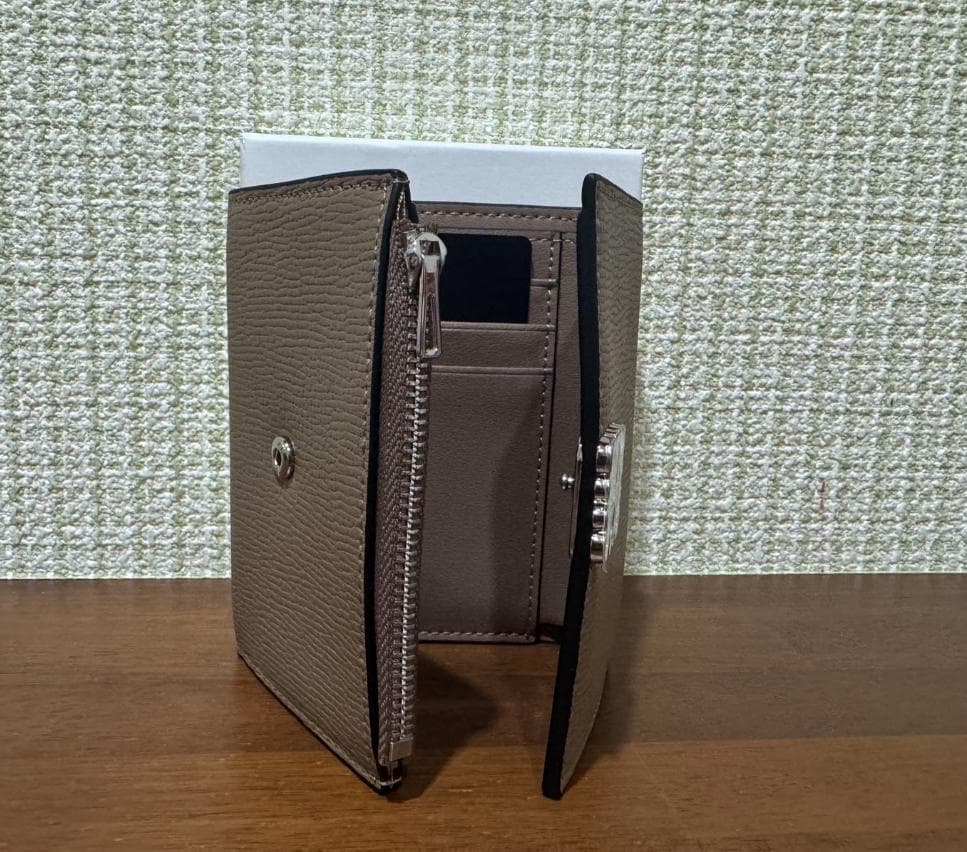 LOEWE ロエベ アナグラム コンパクト フラップウォレット イエローブラウン