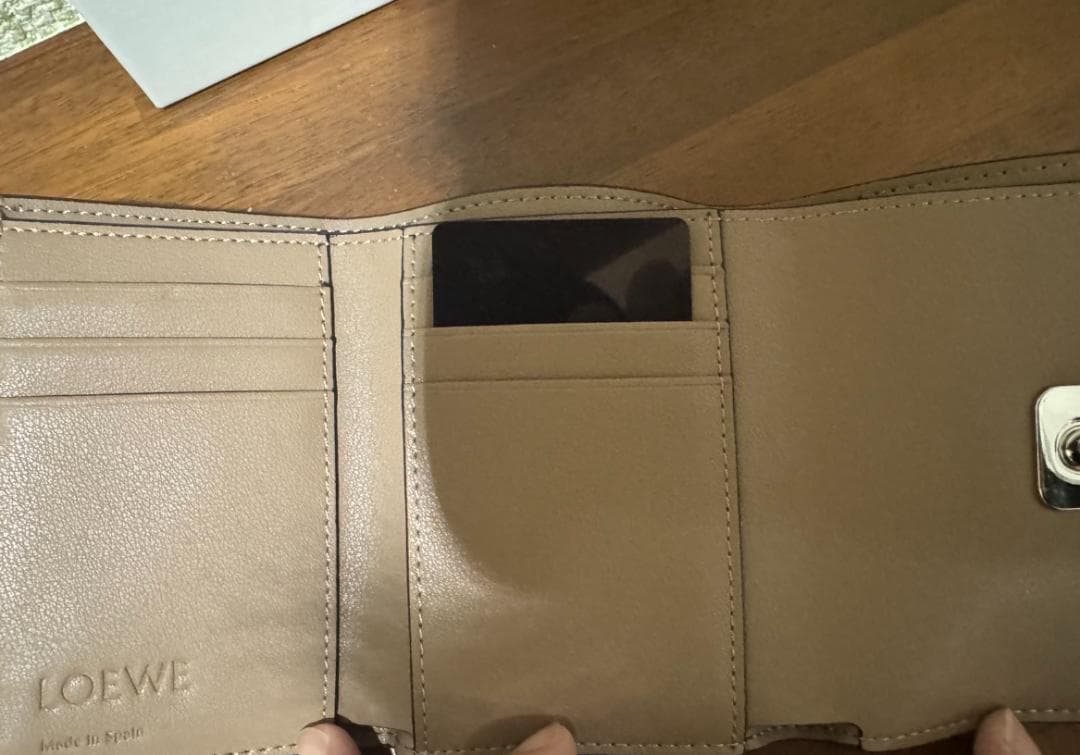LOEWE ロエベ アナグラム コンパクト フラップウォレット イエローブラウン