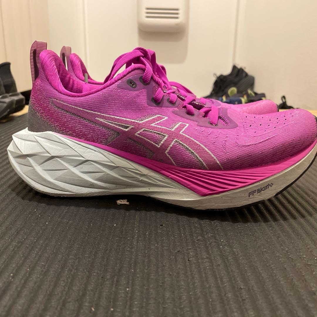 アシックス ASICS NOVABLAST 4 【極美品】