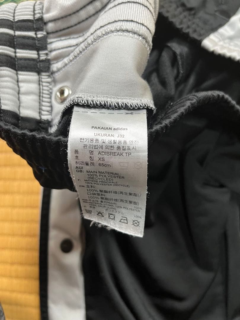 ブラックピンク着用　adidas アディブレイク　トラックパンツ