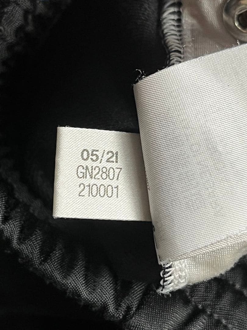 ブラックピンク着用　adidas アディブレイク　トラックパンツ