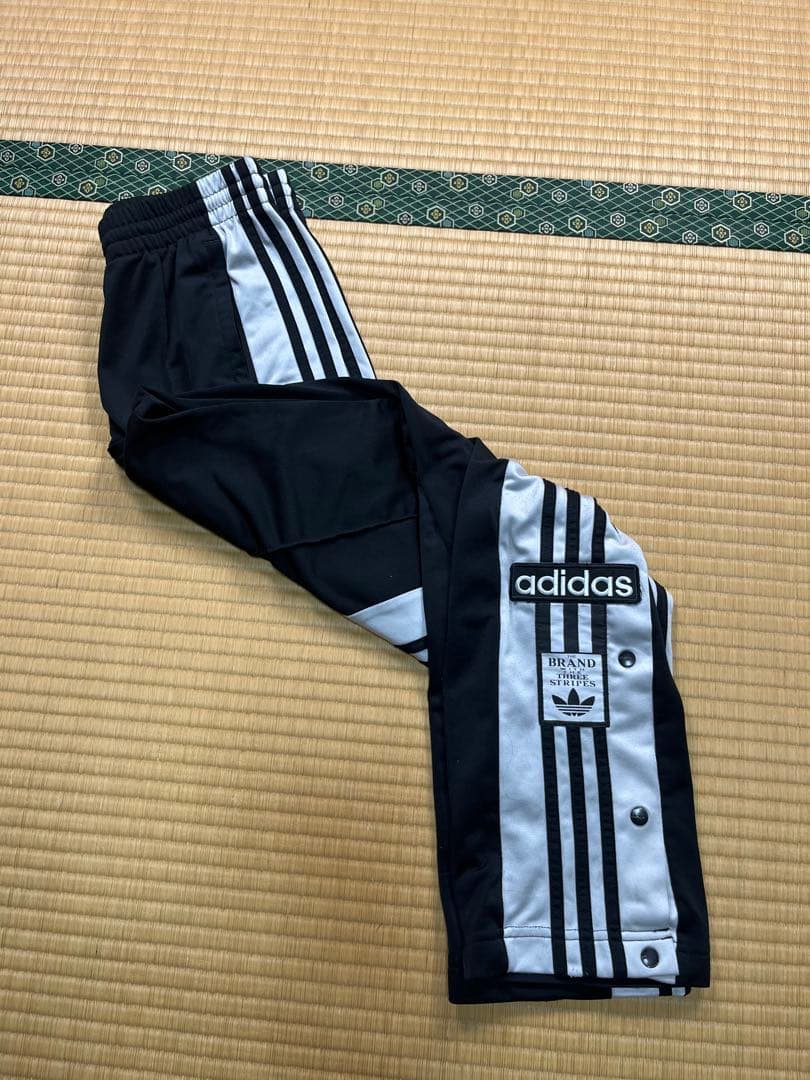 ブラックピンク着用　adidas アディブレイク　トラックパンツ