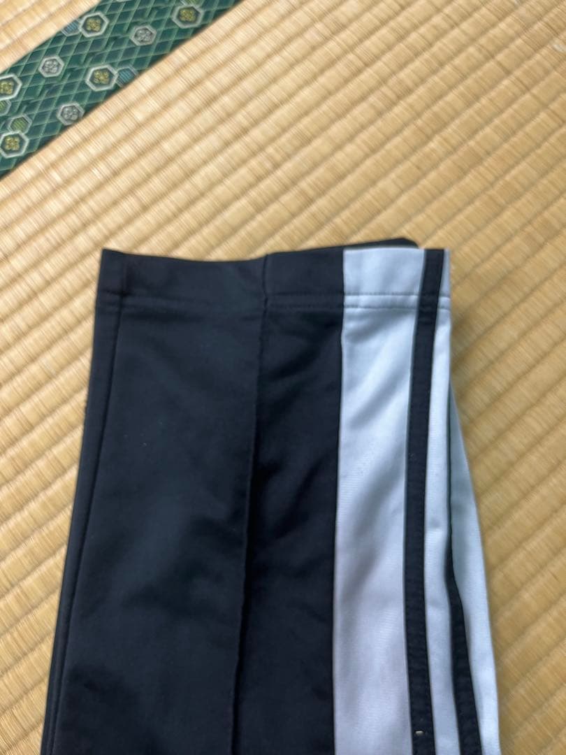 ブラックピンク着用　adidas アディブレイク　トラックパンツ