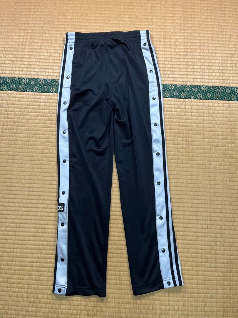 ブラックピンク着用　adidas アディブレイク　トラックパンツ
