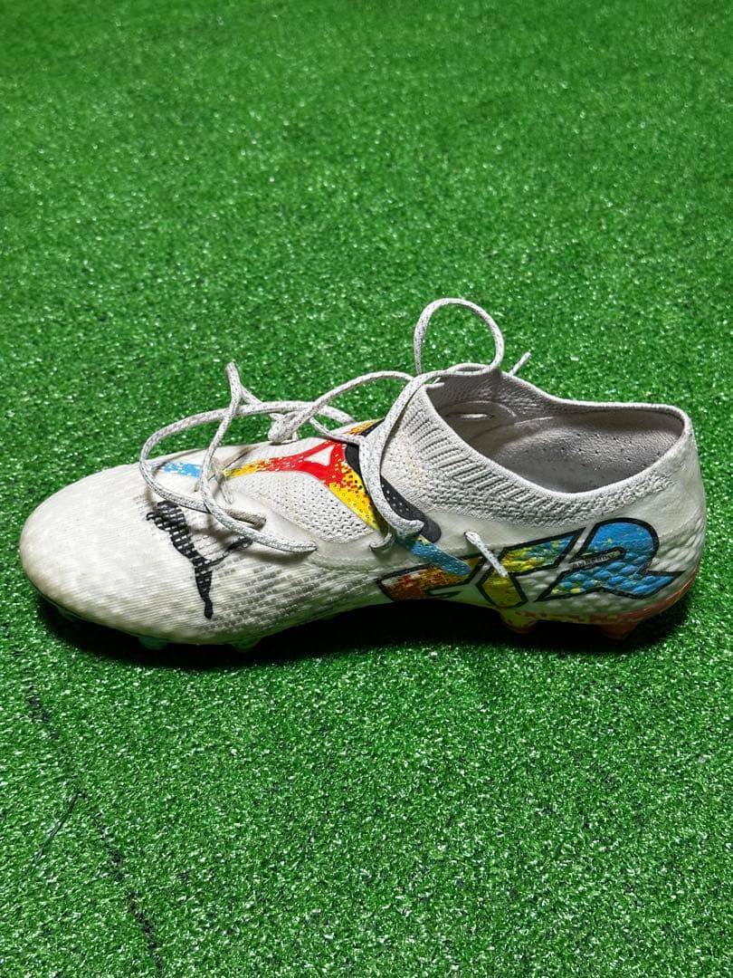 PUMA FUTURE 7 ヒートマップ　HG/AG サッカースパイク 白