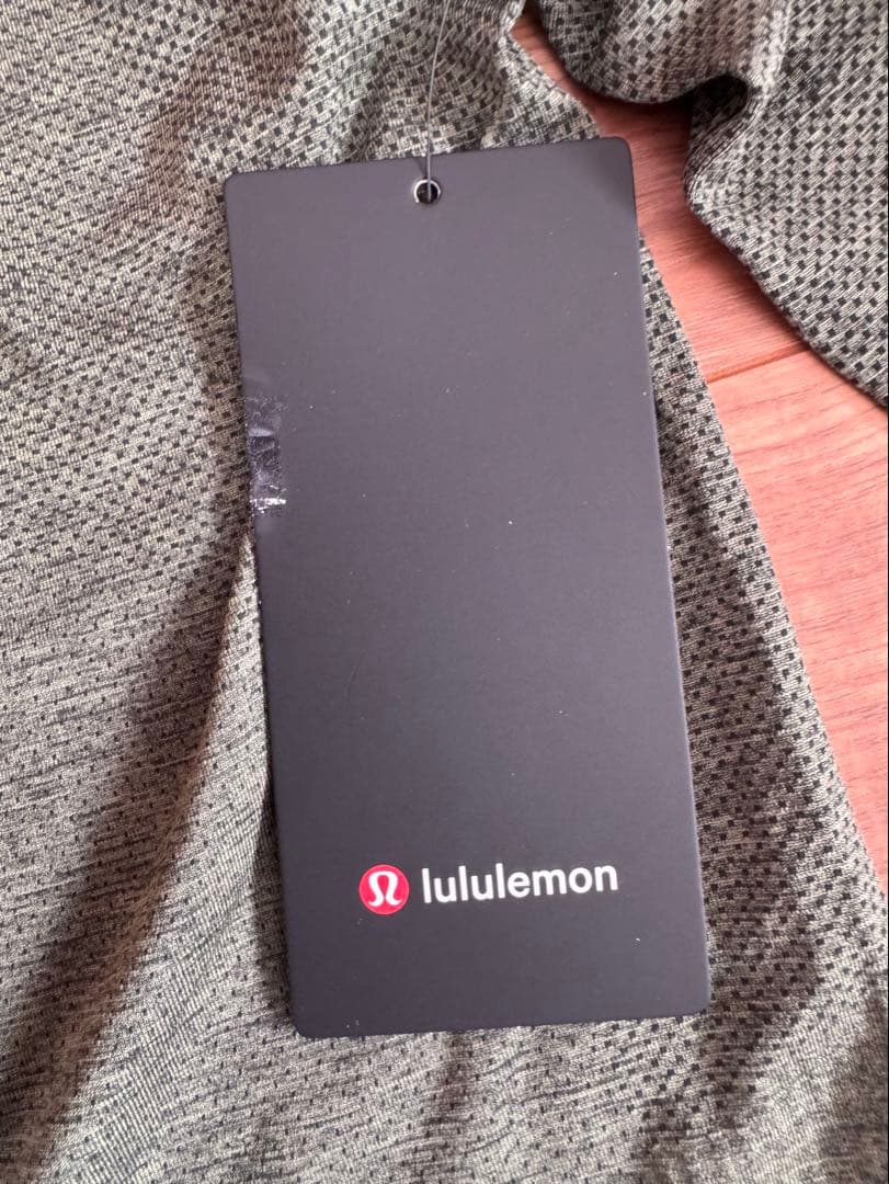 lululemon ルルレモン　ロンT Tシャツ　米国購入　新品　カーキ