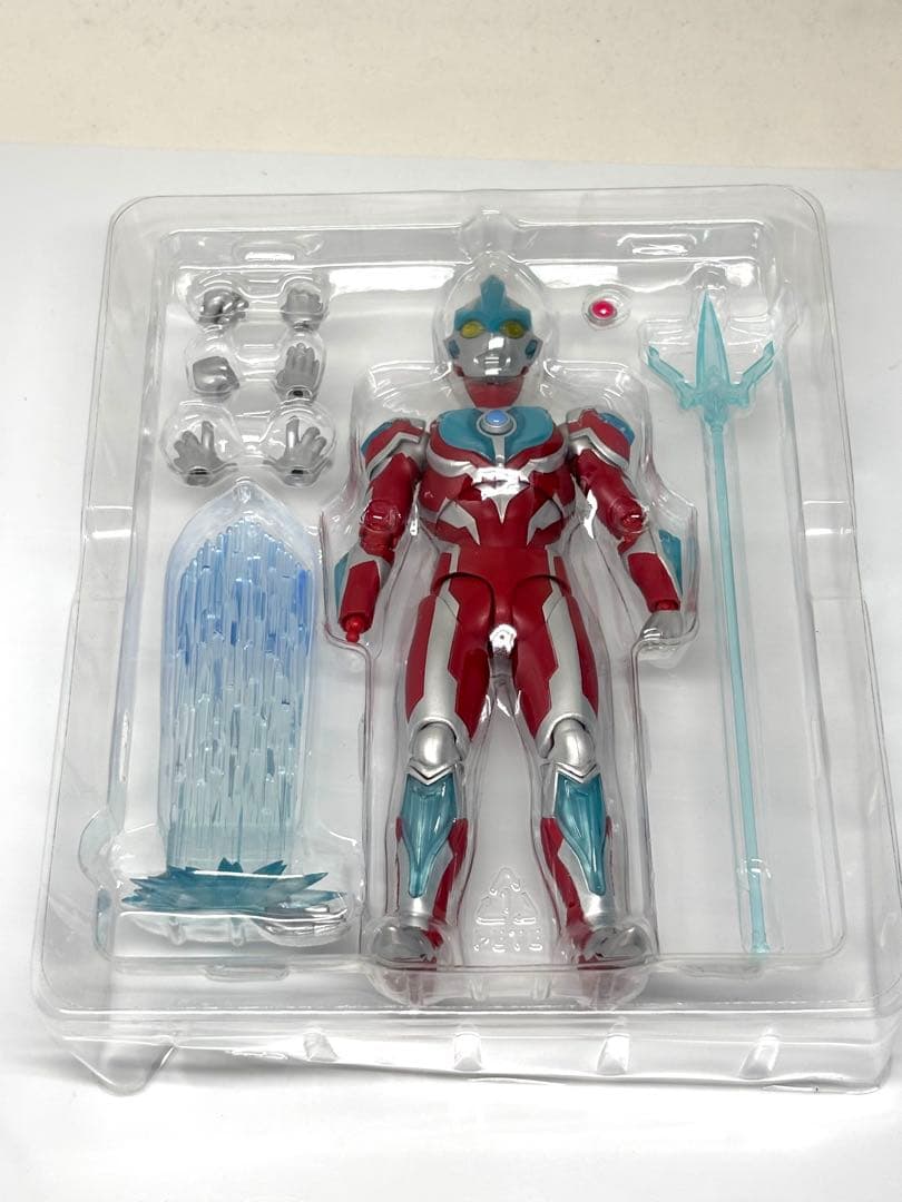 美品！S.H.Figuarts ウルトラマンギンガ 円谷 バンダイ 特撮 可動