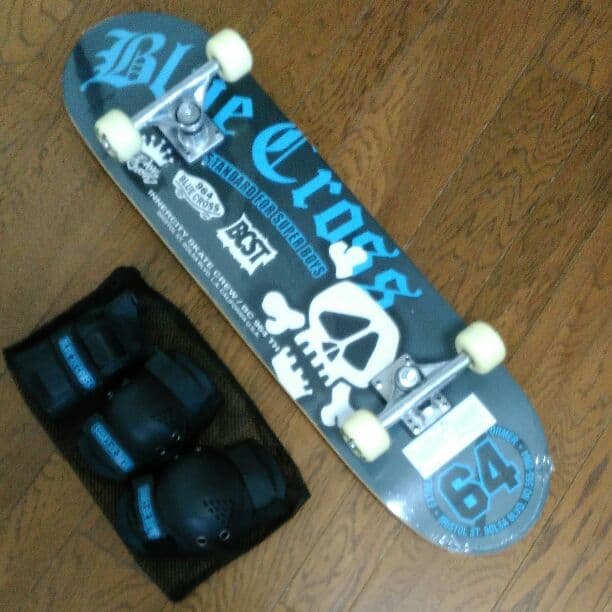 ブルークロス　スケートボード