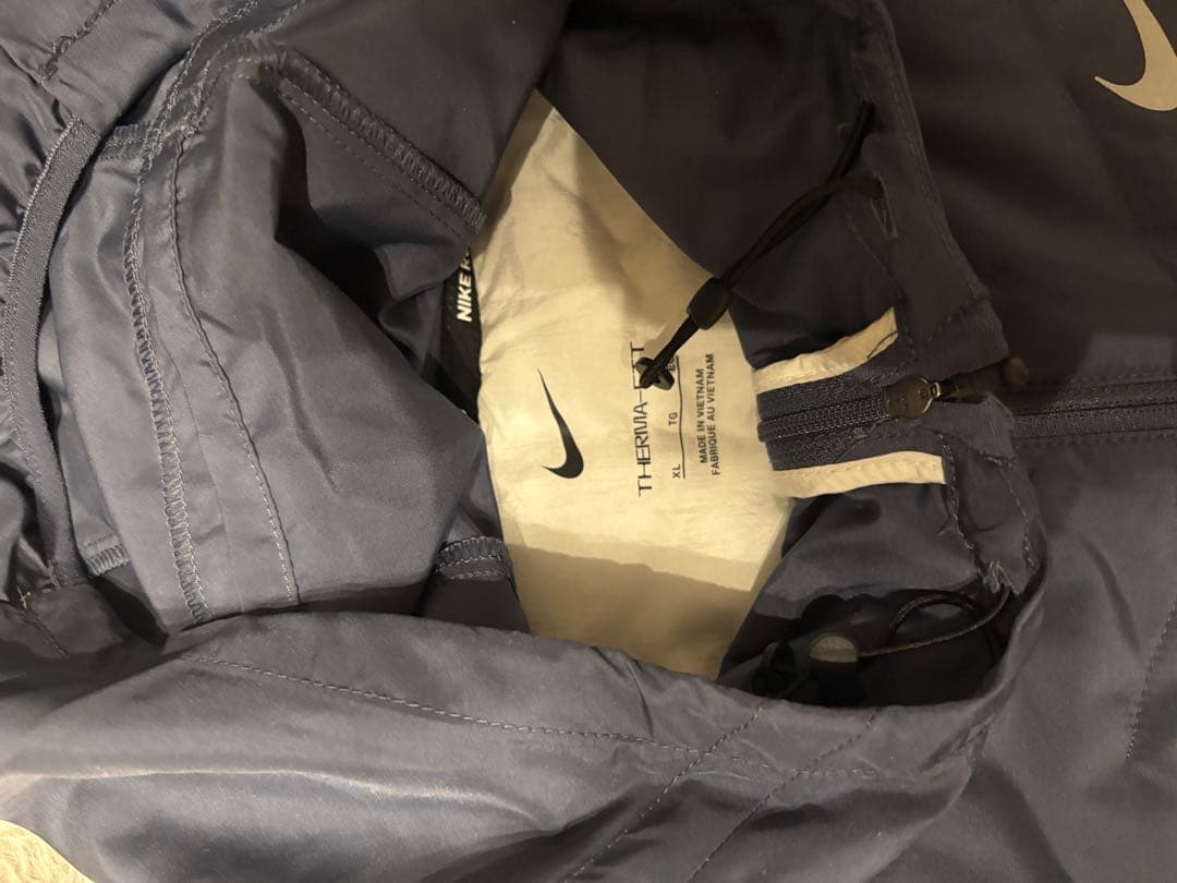 新品未使用　Nike THERMAL フード付きジャケット 紺　中綿　XL