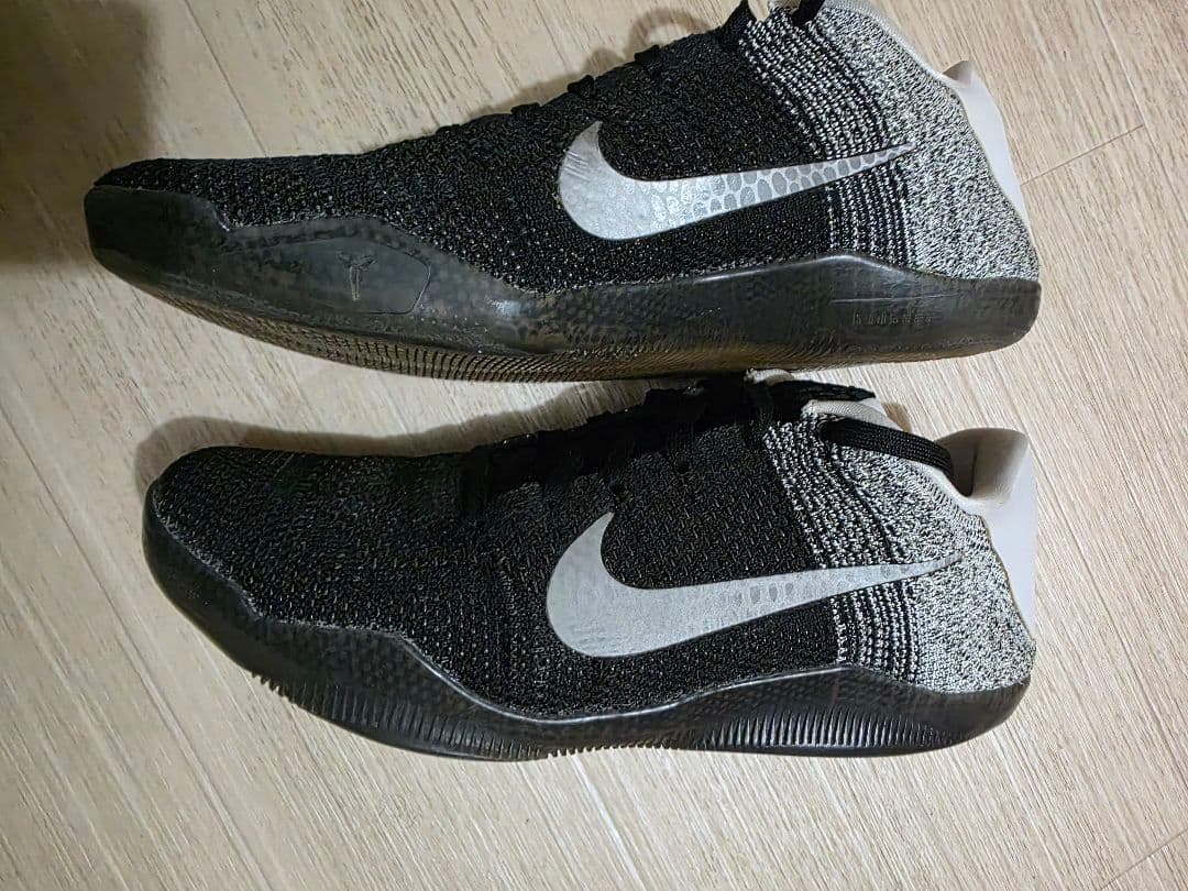Kobe 11 ブラック/ホワイト シューズ