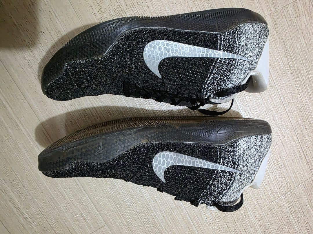 Kobe 11 ブラック/ホワイト シューズ