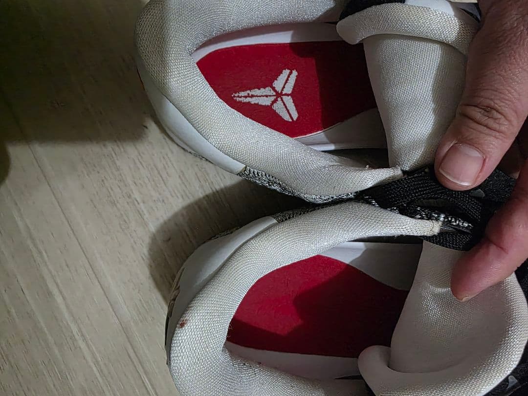 Kobe 11 ブラック/ホワイト シューズ