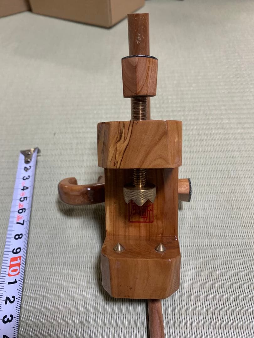 新品・未使用品/風斬銘木シリーズ/大砲万力・小型 /竿置き(左右兼用)