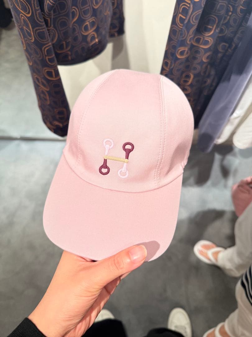 HERMES ピンク キャップ Hモチーフ 58