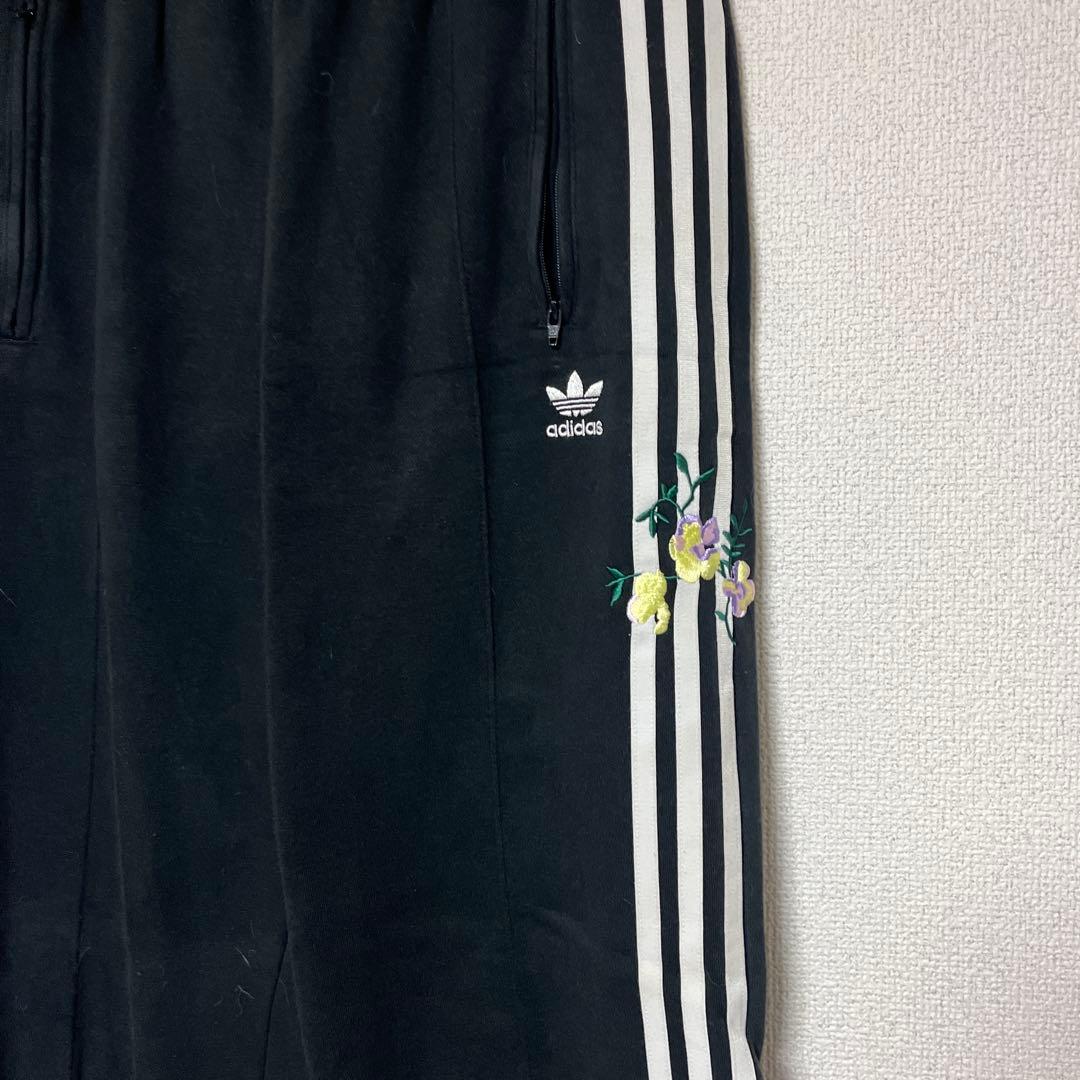 adidas アディダス フラワー刺しゅう入りパンツ サイズM