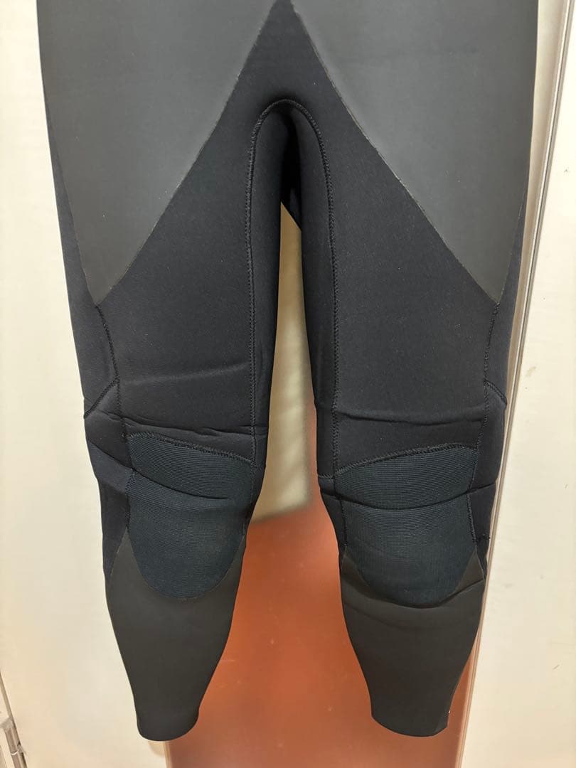 美品！　O'NEILL　バックジップ　5/3mm　セミドライ　Mサイズ