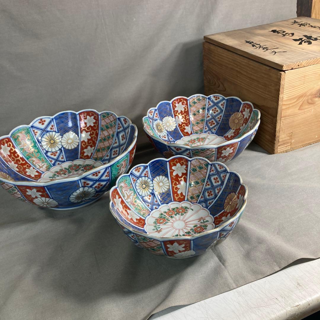 【古伊万里文】古伊万里の伝統　日本の名窯　有田古伊万里　染錦菊花文　三つ組菊形鉢
