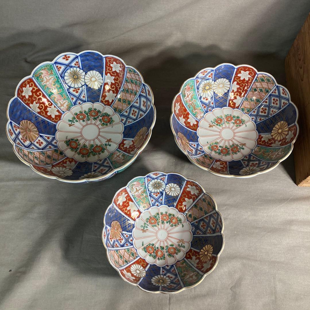【古伊万里文】古伊万里の伝統　日本の名窯　有田古伊万里　染錦菊花文　三つ組菊形鉢