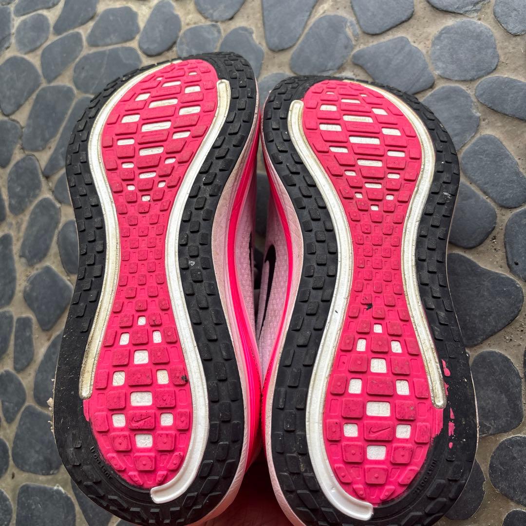 ピ*ロ様 NIKEボメロプラス27.5cm
