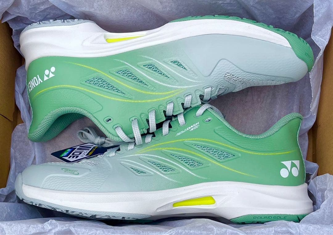 YONEX '25 最軽量 クレー・砂入り人工芝用 テニスシューズ4E wide