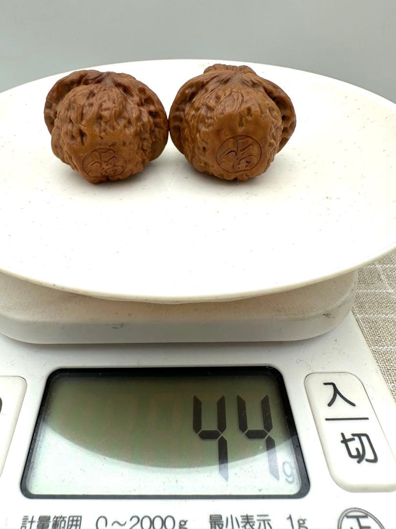 ☆天然☆ 伝統的な文玩核桃（ぶんがんくるみ）の逸品、南疆雕刻の手球ペア 45mm