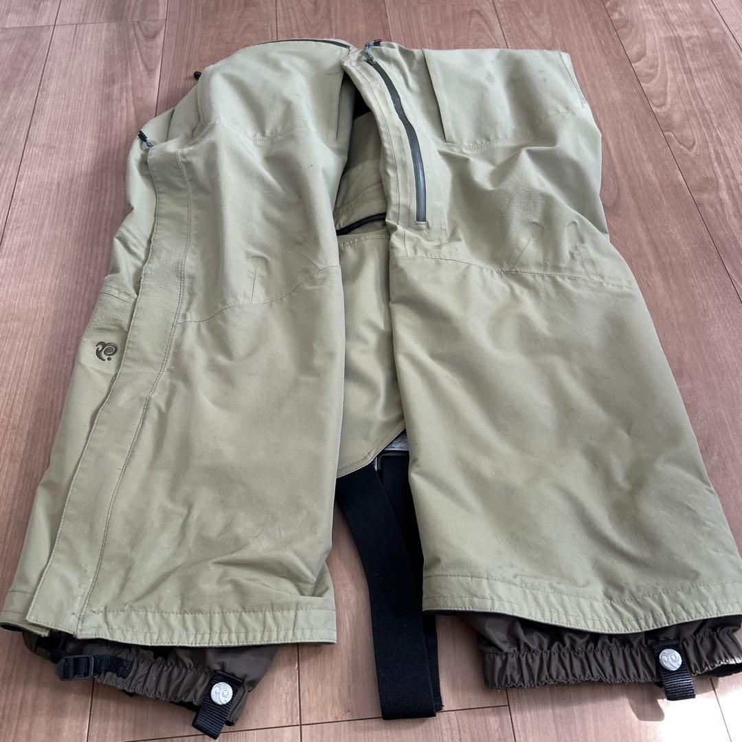 プリズム　スノーボードウェア　ビブパンツ　Mサイズ　色は薄いカーキ