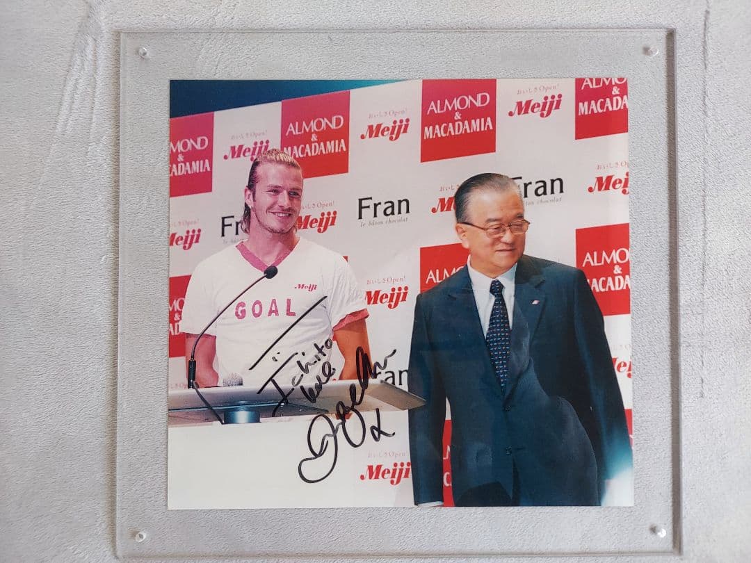 ⭐デイビット・ベッカム『直筆サイン入り 写真』明治製菓一日社長/2003年6月