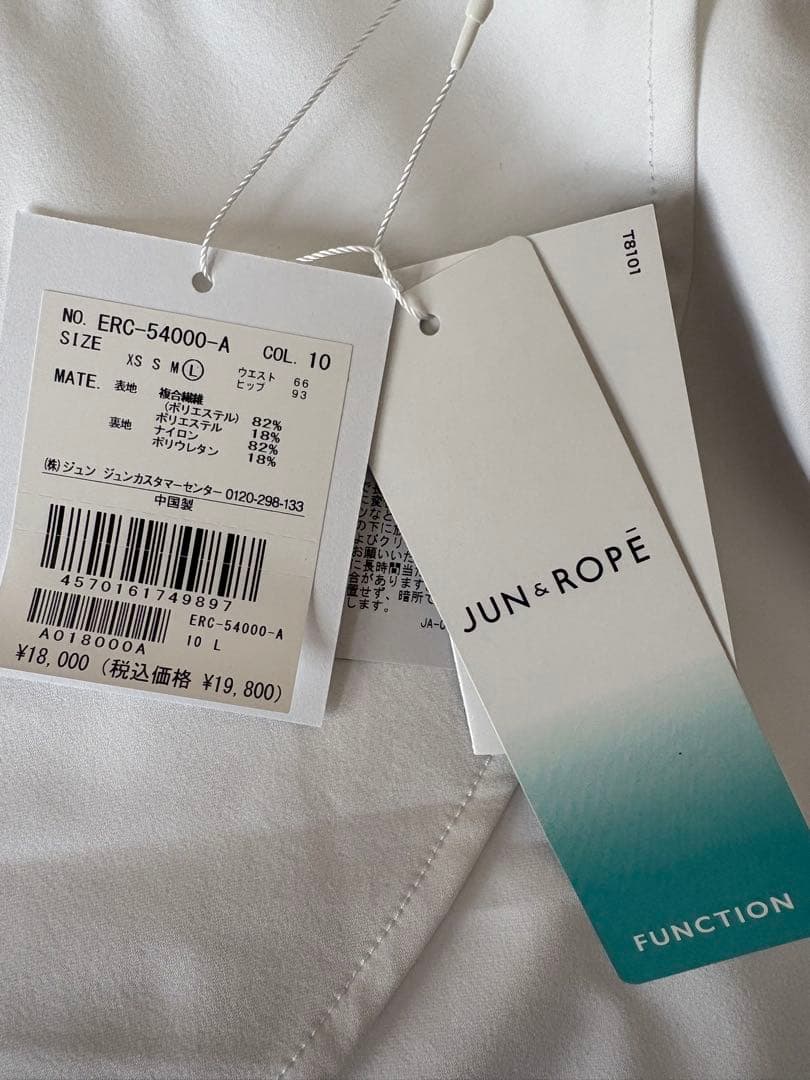 JUN&ROPE ゴルフスコート新品Lサイズ⭐︎花びらをイメージ⭐︎ホワイト