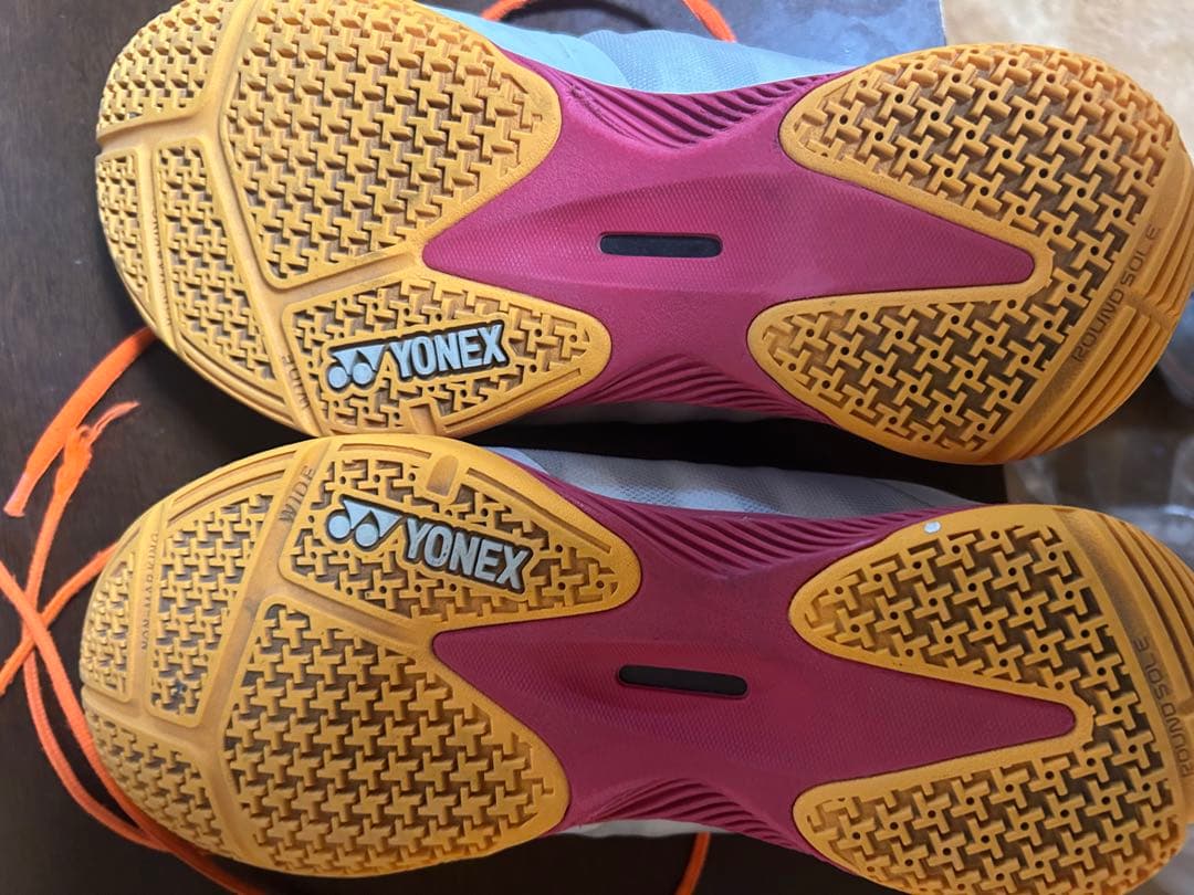 Yonex Comfort Z バドミントンシューズ ホワイト/オレンジ/ピンク