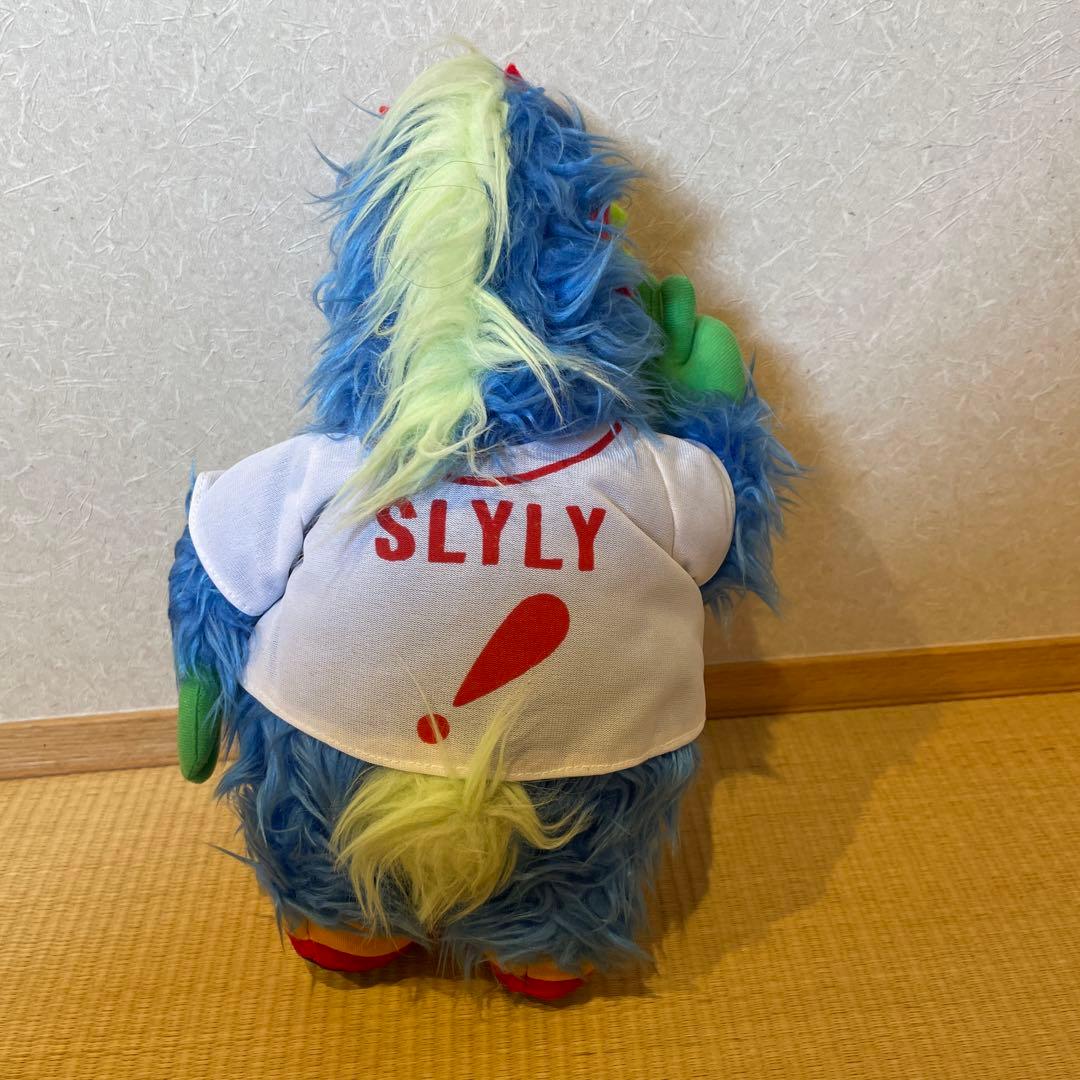 カープ　スライリー　ぬいぐるみ
