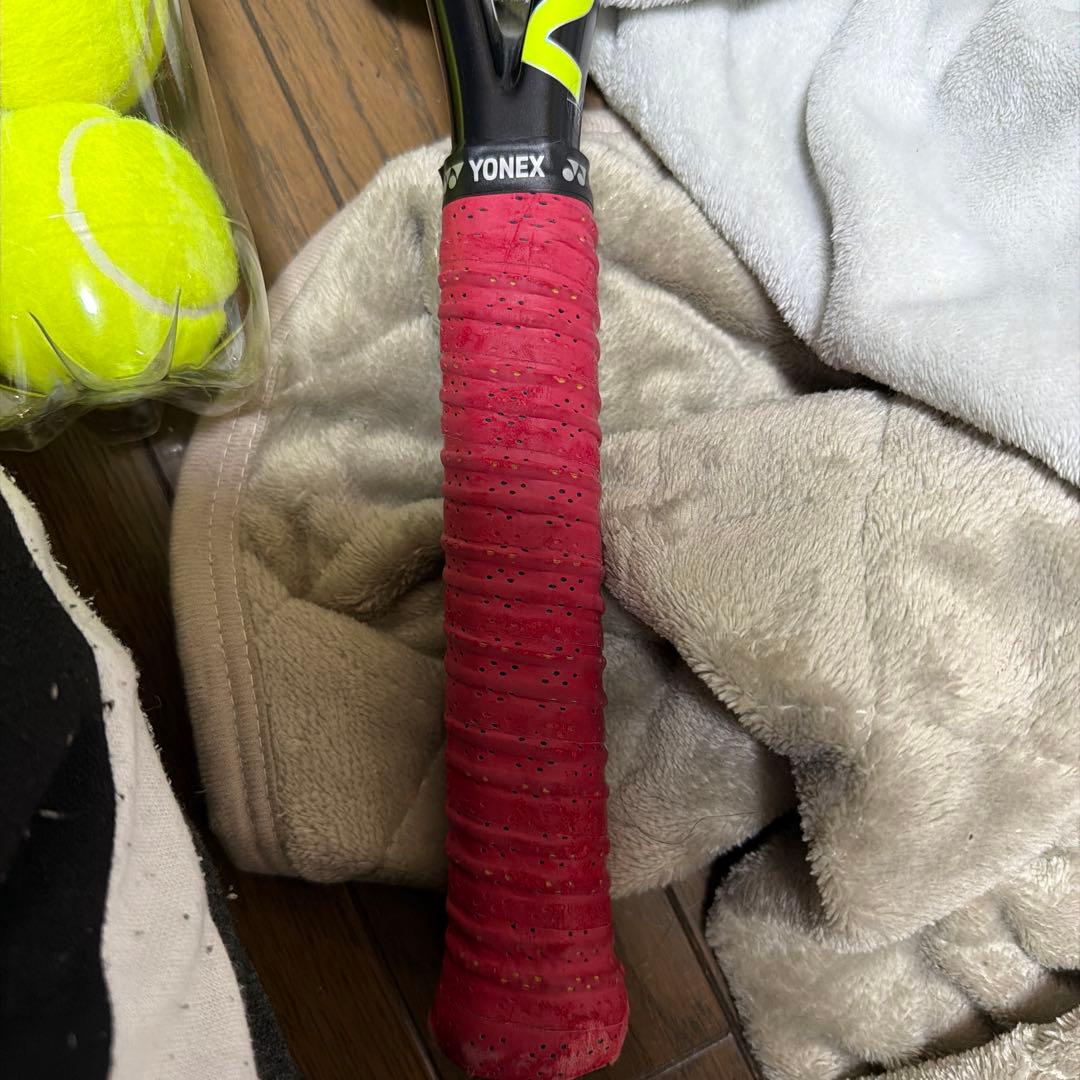 テニスラケット　YONEX ピンク