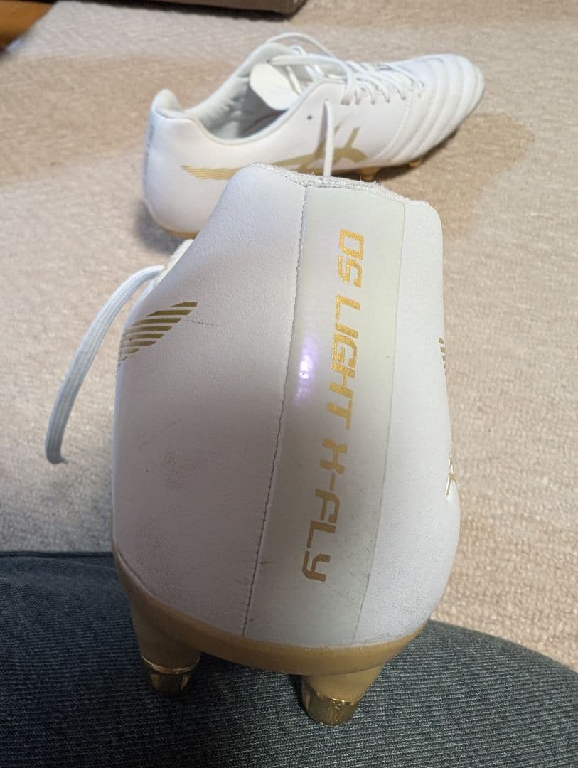 ASICS PRO 　ライトx fly サッカーシューズ ホワイト/ゴールド