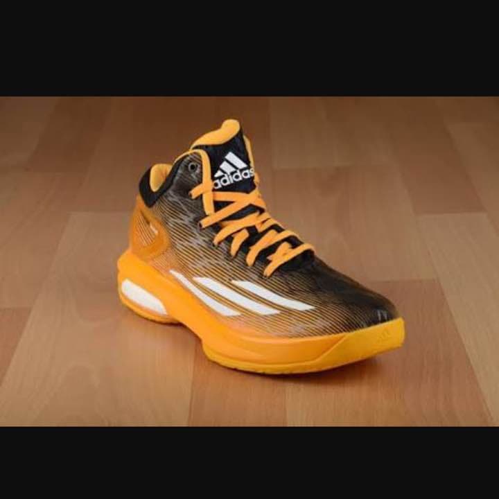 adidas（アディダス）CRAZYLIGHT BOOST