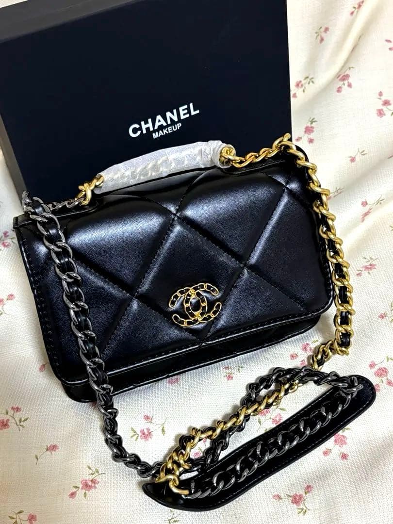 CHANEL ノベルティ　ショルダーバッグラムスキンマトラッセ　ブラックレザー