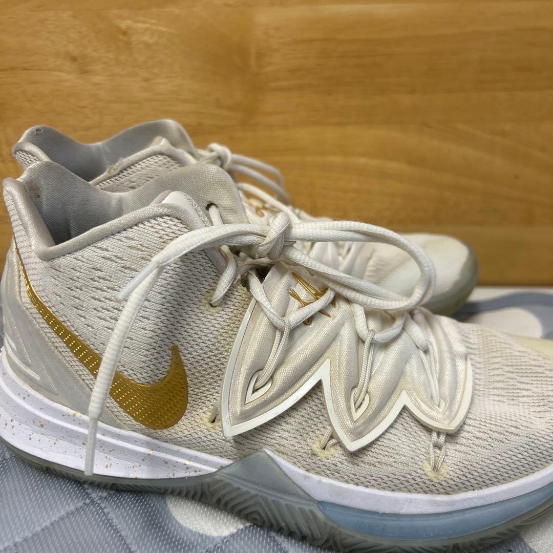 Nike カイリー5 バイユー